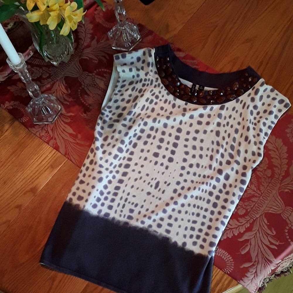 Sleevless Sweater - image 1